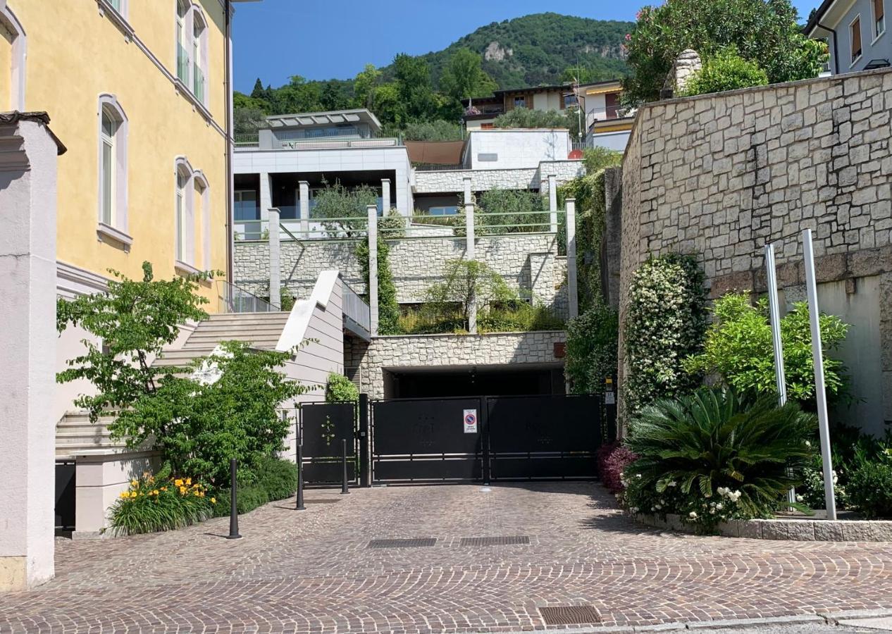 Daisy House: Nice Attic In The Historical Center Salò Екстериор снимка